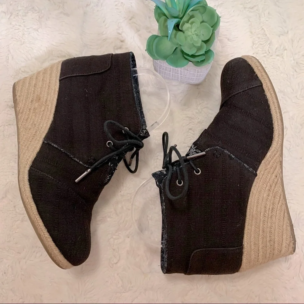 Toms espadrille wedge black lace up booties
